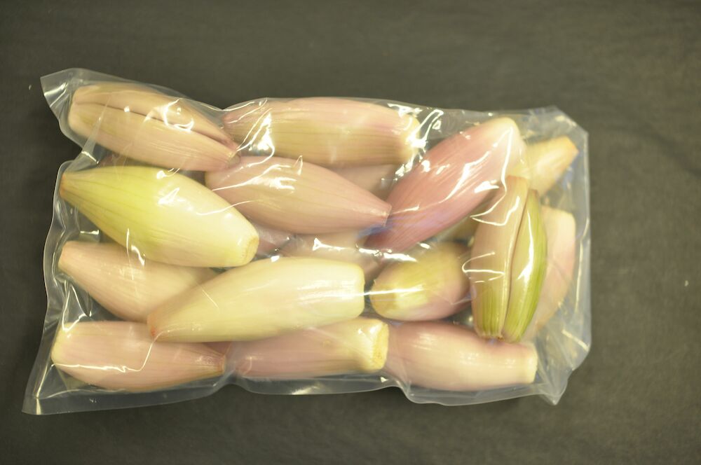 Lök bananschalotten skalad