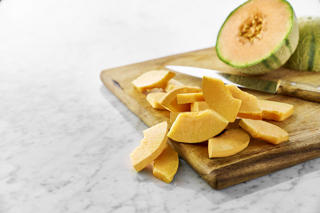 Melon cantaloupe kvartad utan skal 1 kg