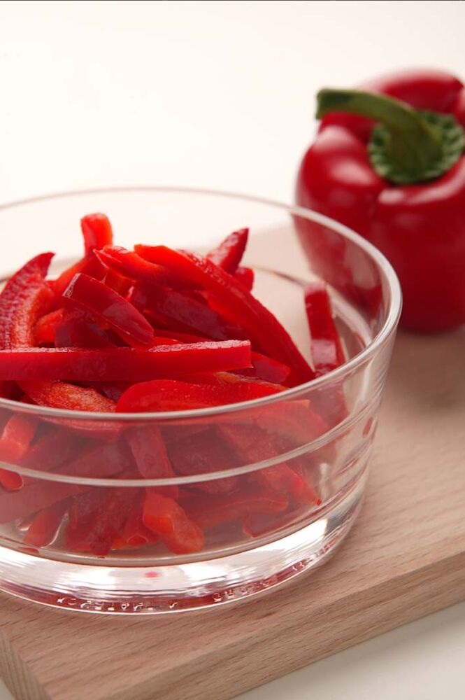 Röd paprika strimlad
