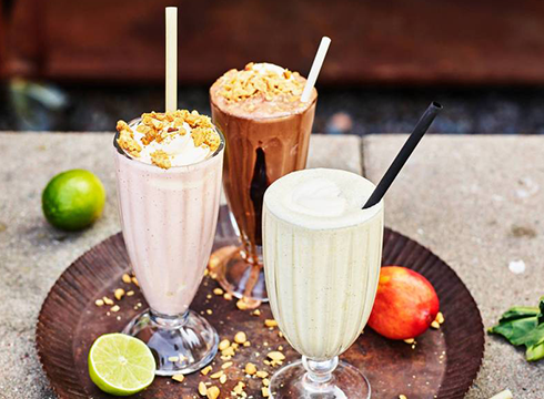 Vaniljshake med grillad rabarber och lime